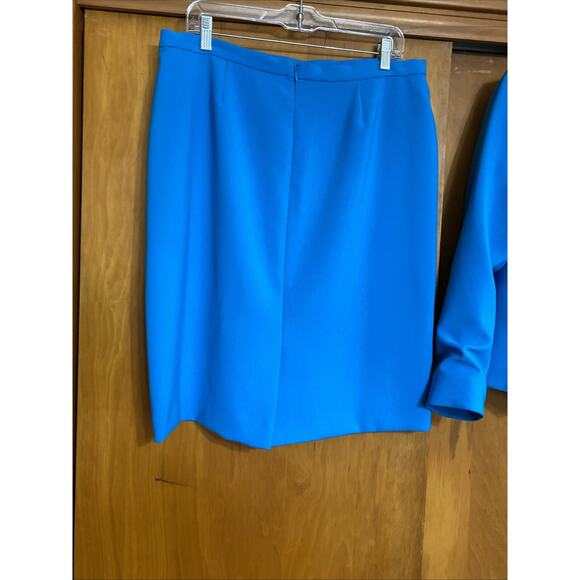 Albert Nipon Skirt Suit Ruffle Drape Front Turquoise NWOT - 12 - Picture 5 of 13